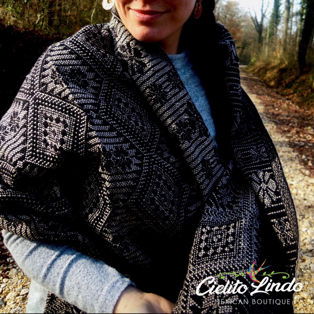 Woven Oversized Scarf / Shawl Unisex - Picture 2 of 5